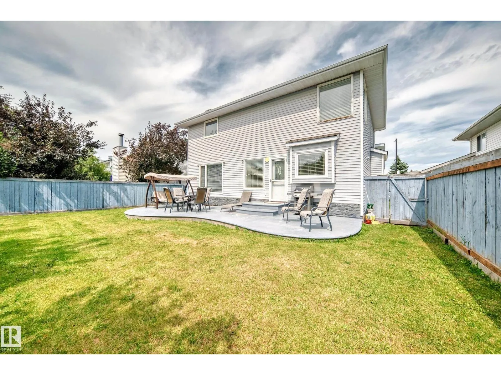 3155 36 AV NW