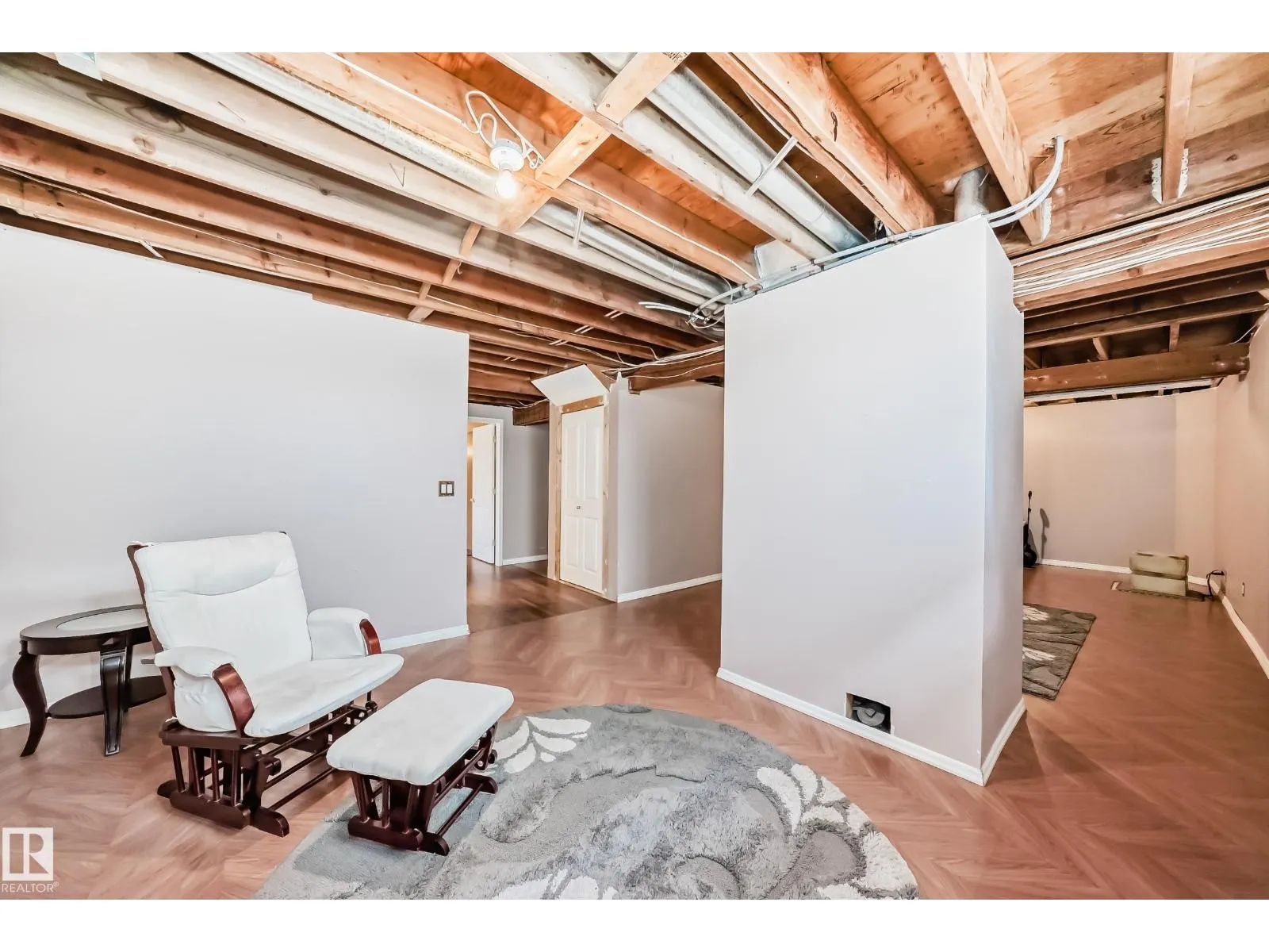 3155 36 AV NW