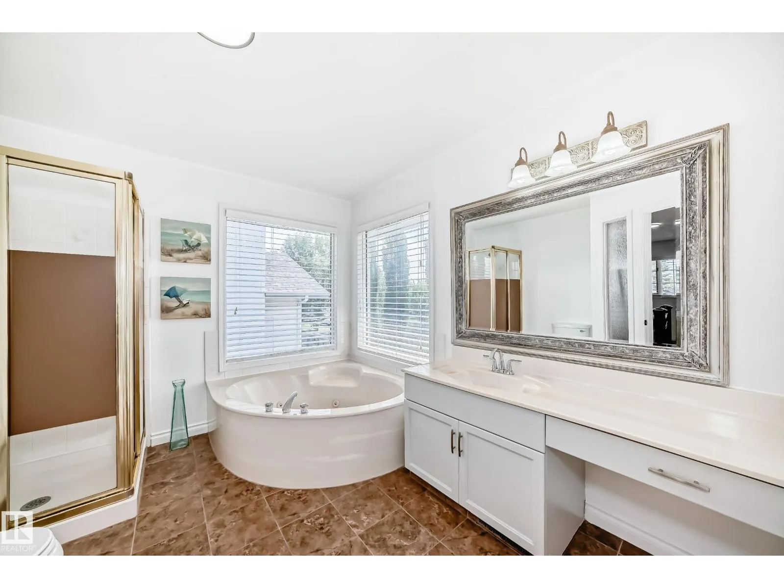 3155 36 AV NW