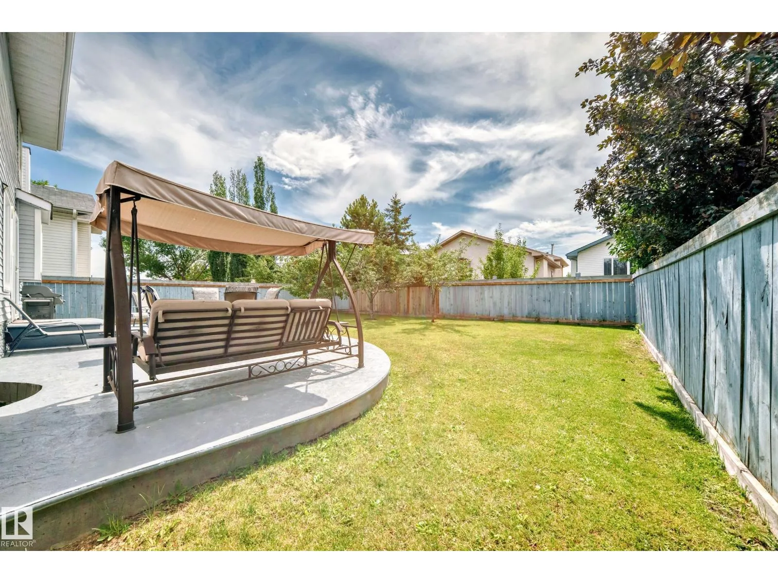 3155 36 AV NW