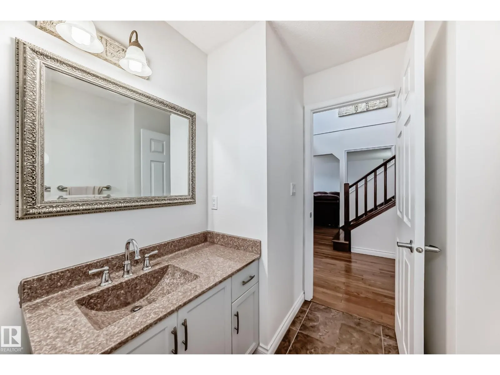 3155 36 AV NW
