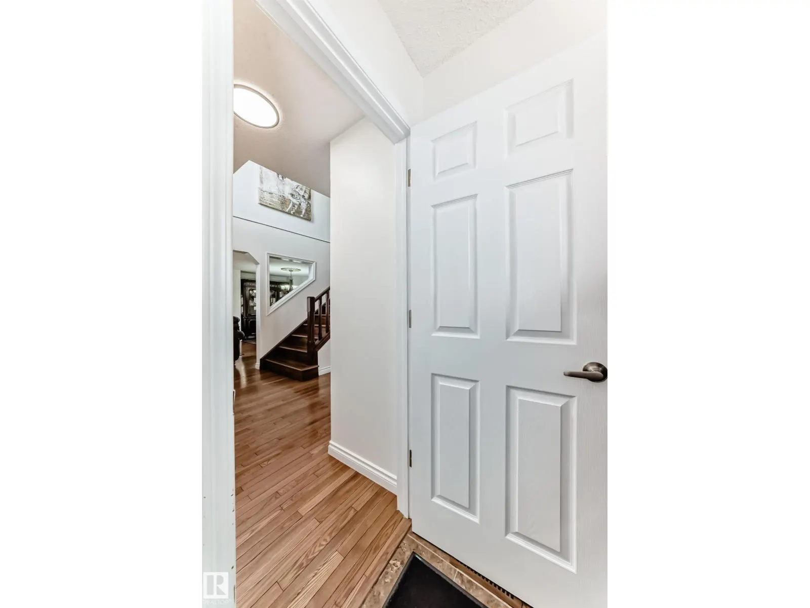 3155 36 AV NW