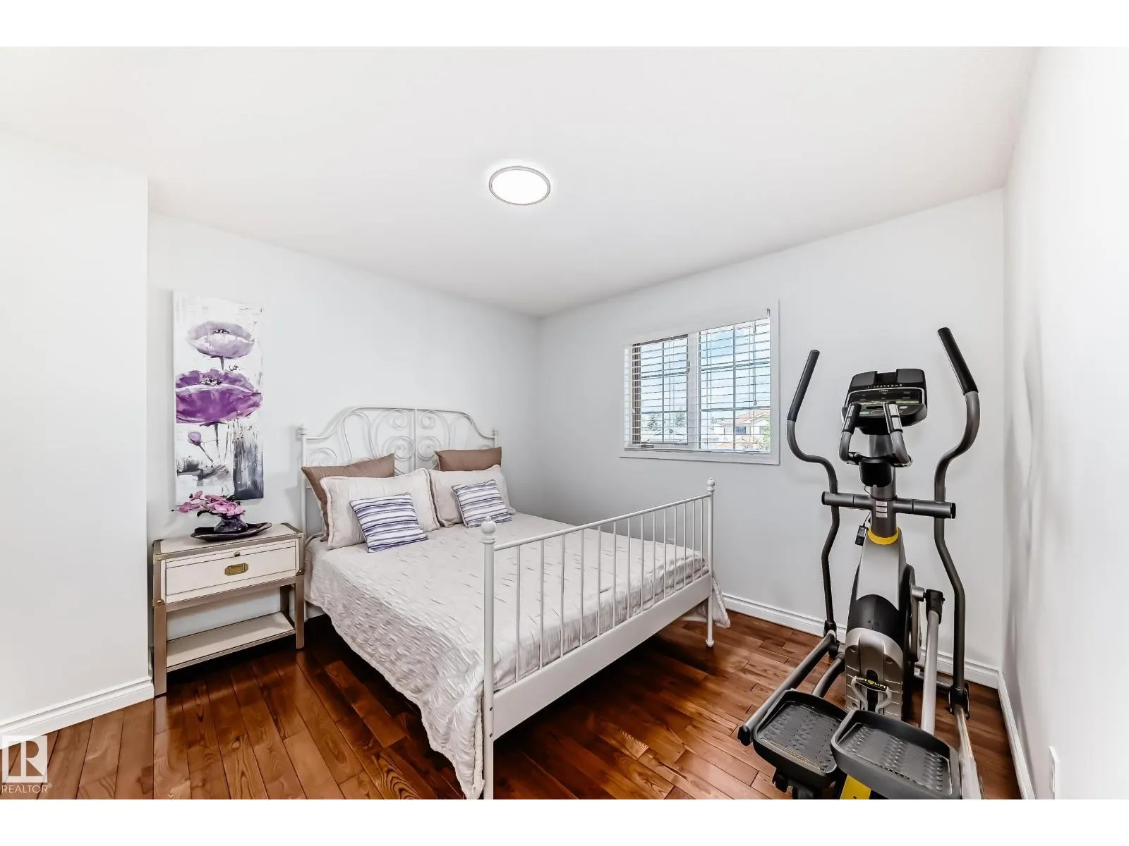 3155 36 AV NW