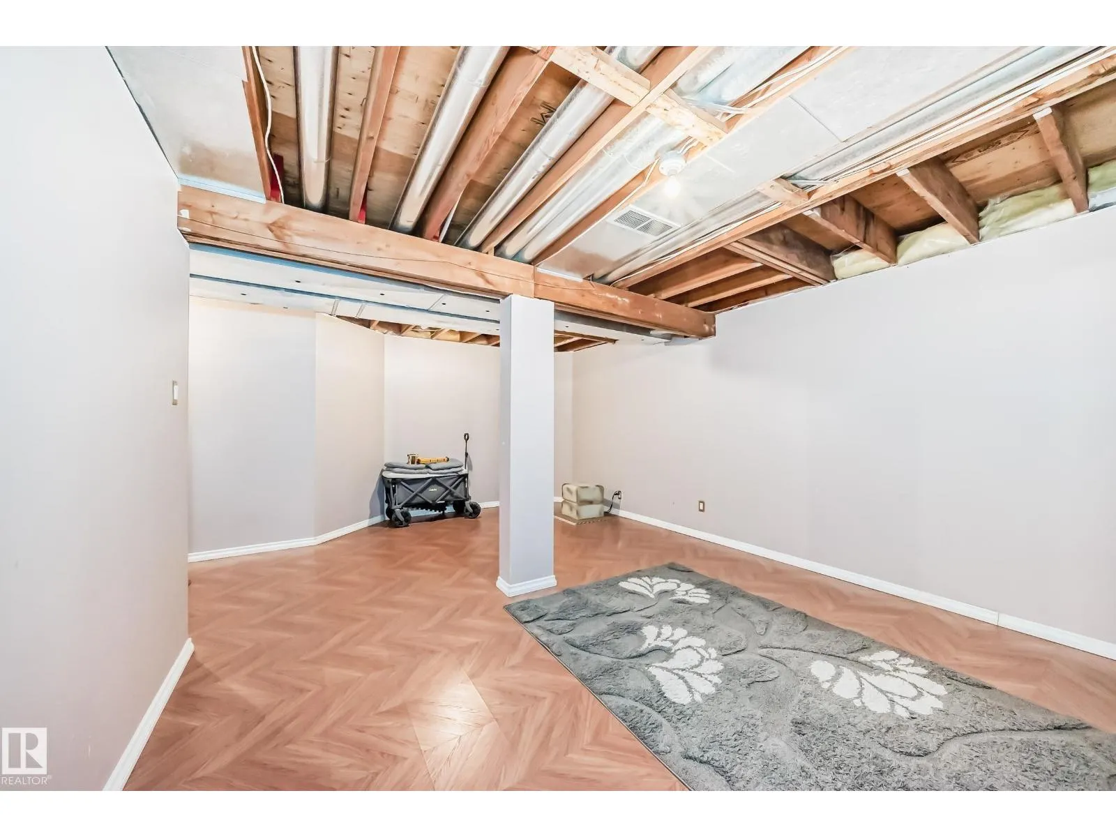 3155 36 AV NW