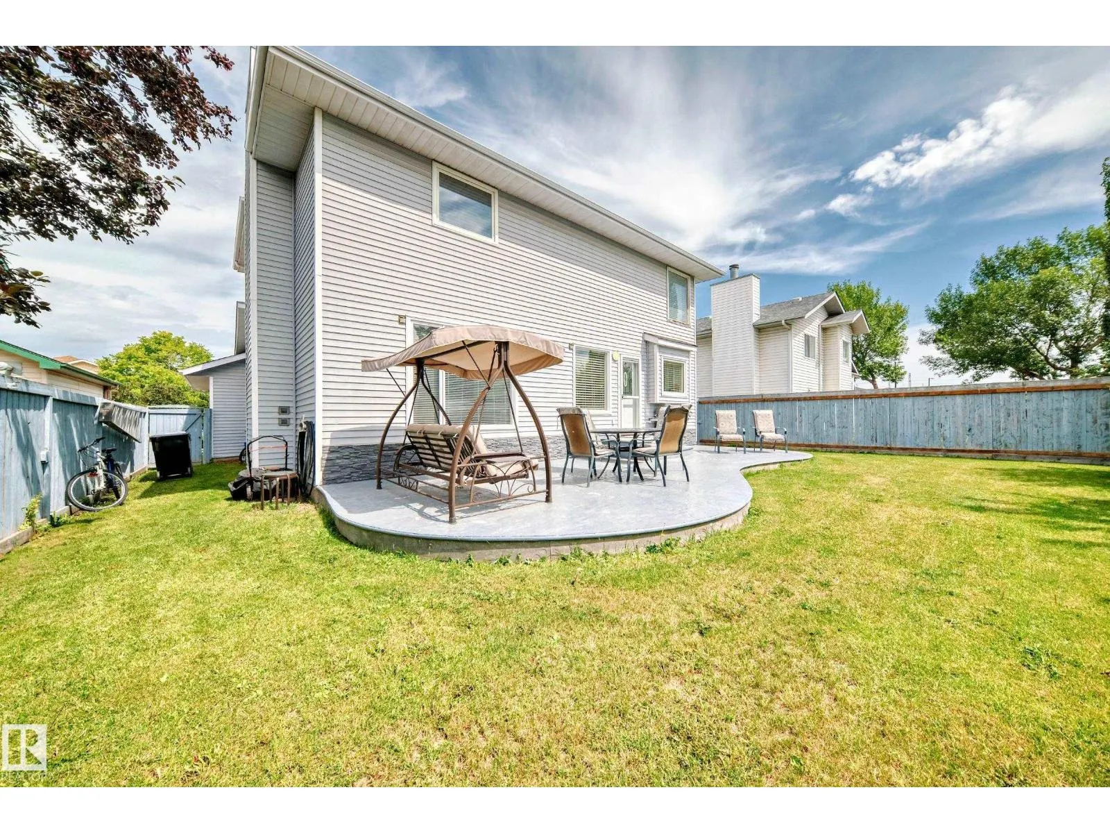 3155 36 AV NW
