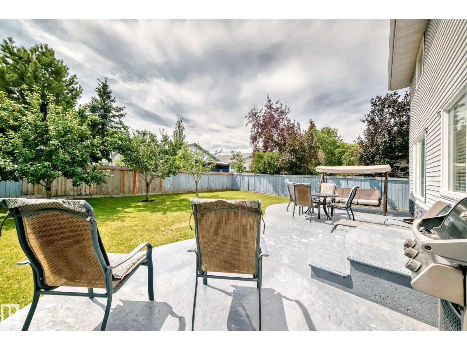 3155 36 AV NW