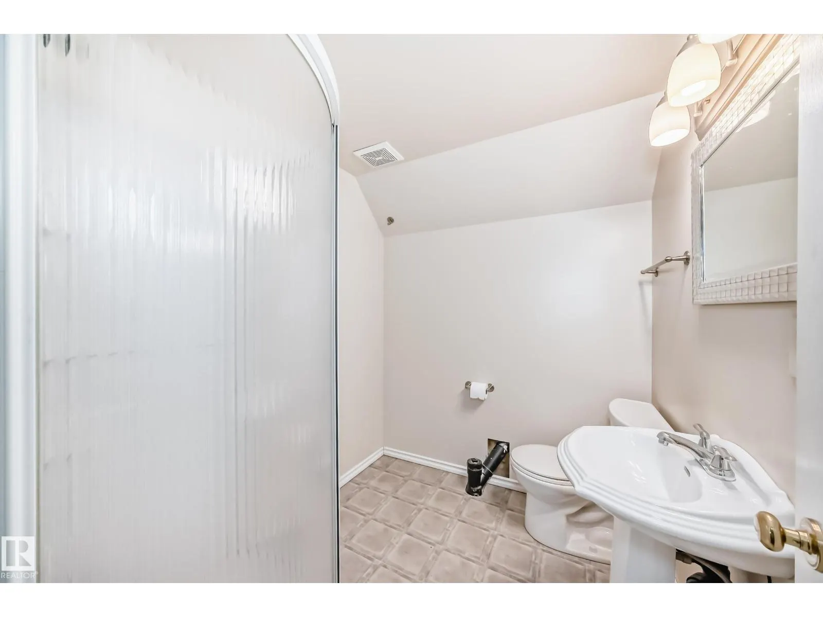 3155 36 AV NW