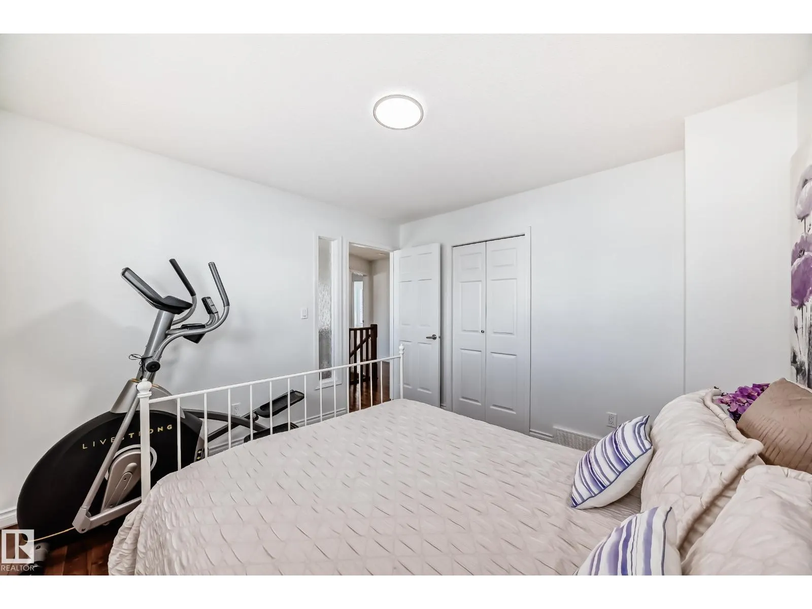 3155 36 AV NW
