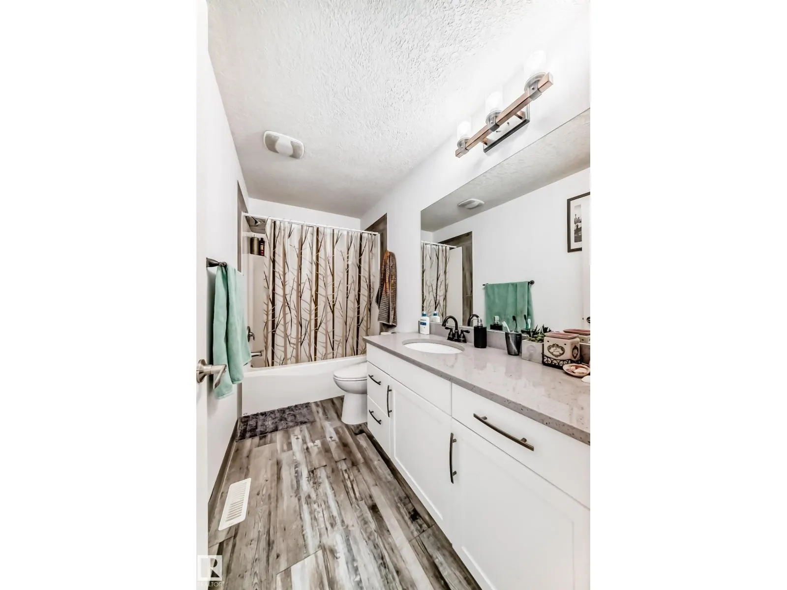 26 CALEDONIA DR