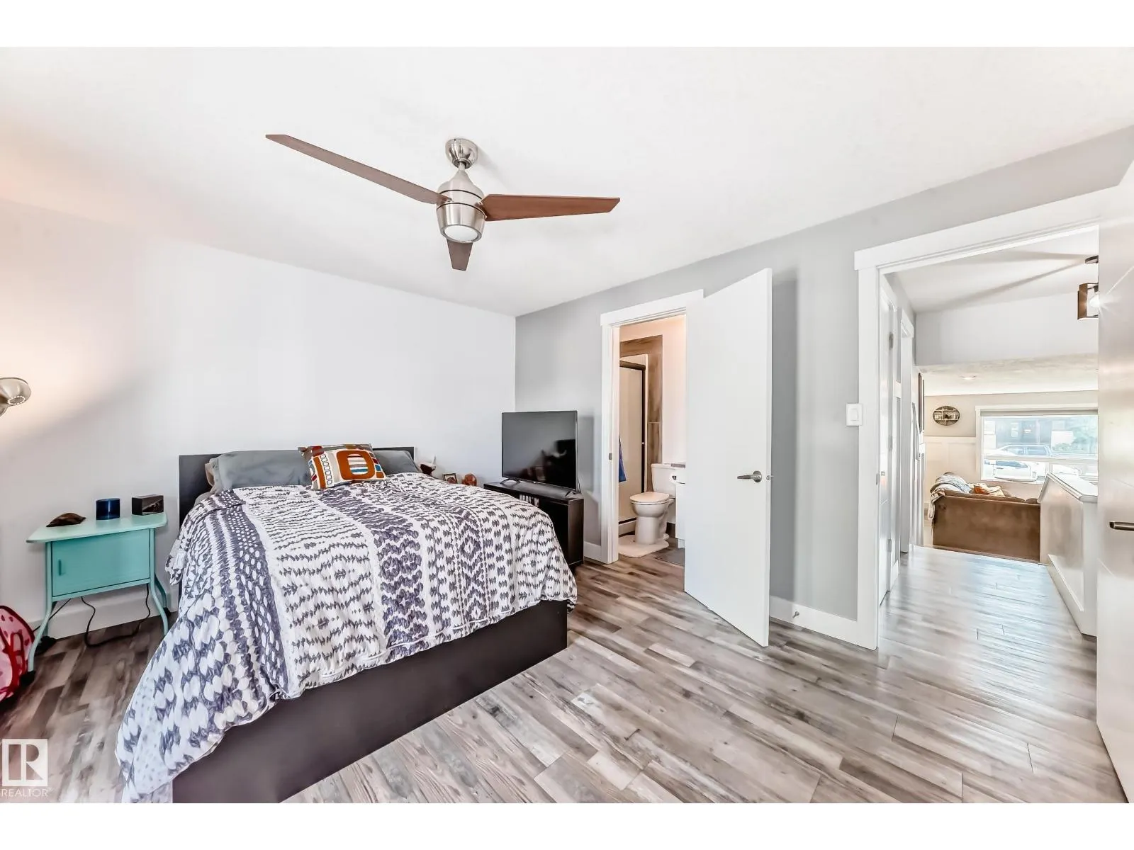 26 CALEDONIA DR