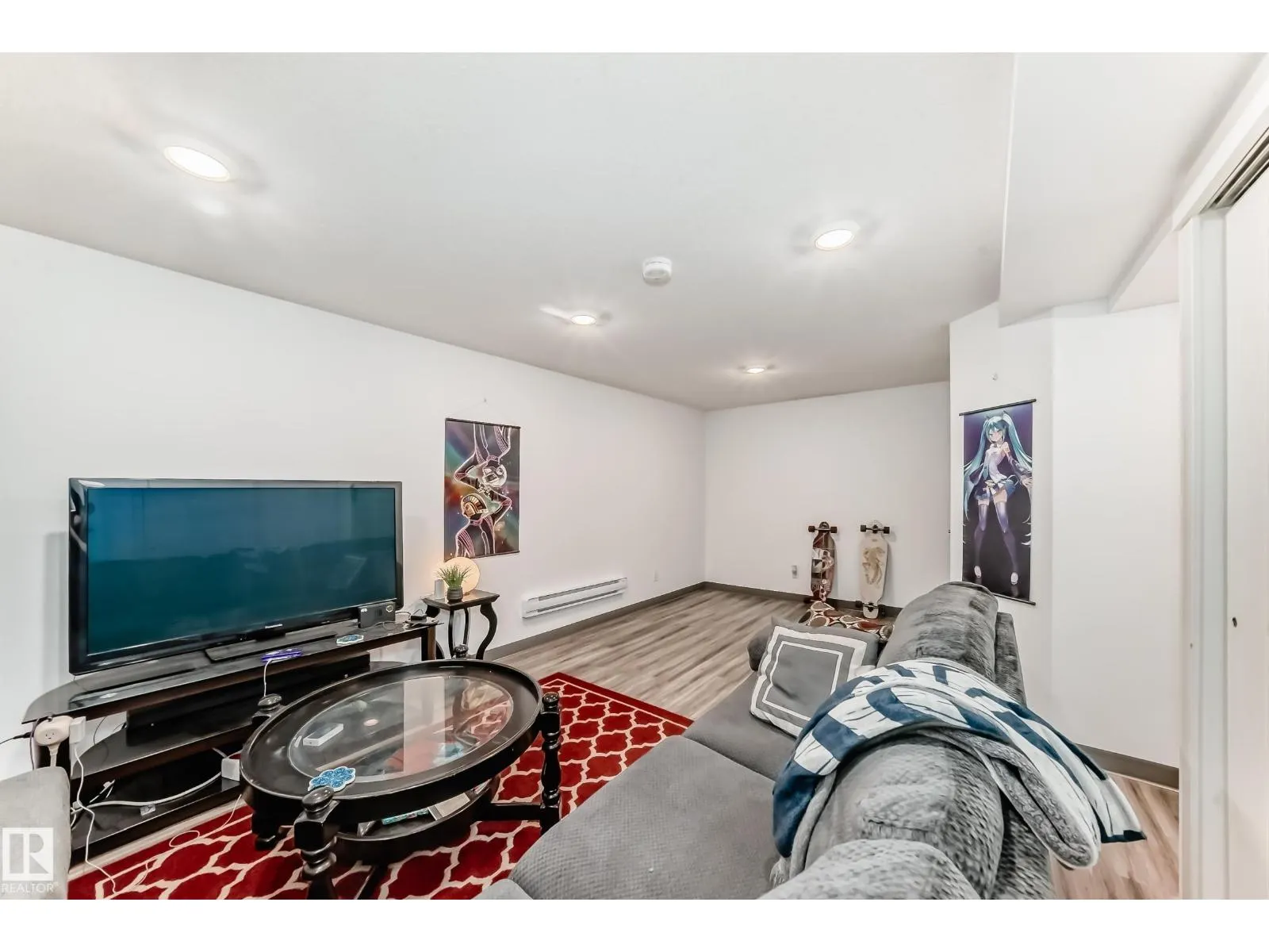 26 CALEDONIA DR