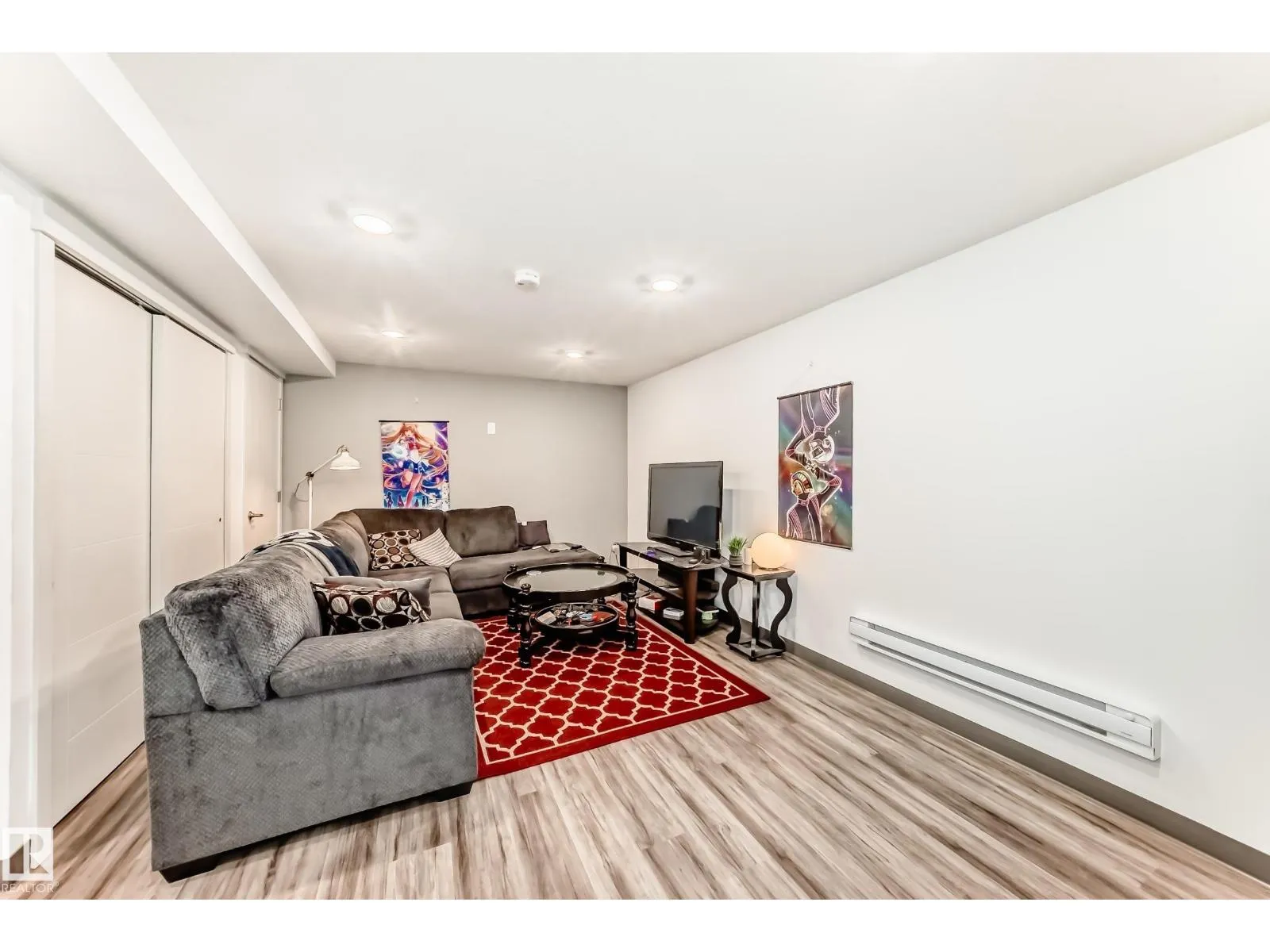 26 CALEDONIA DR
