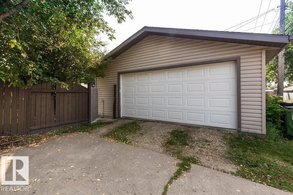 8916 148 ST NW