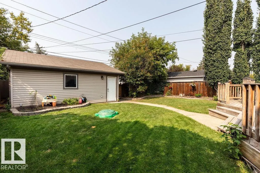8916 148 ST NW