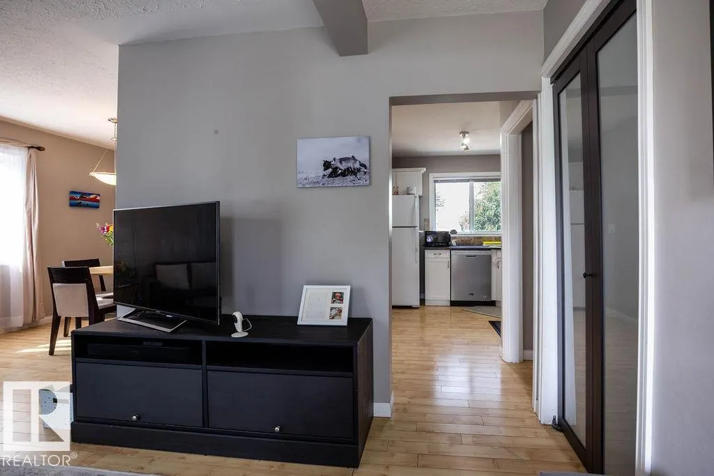 8916 148 ST NW