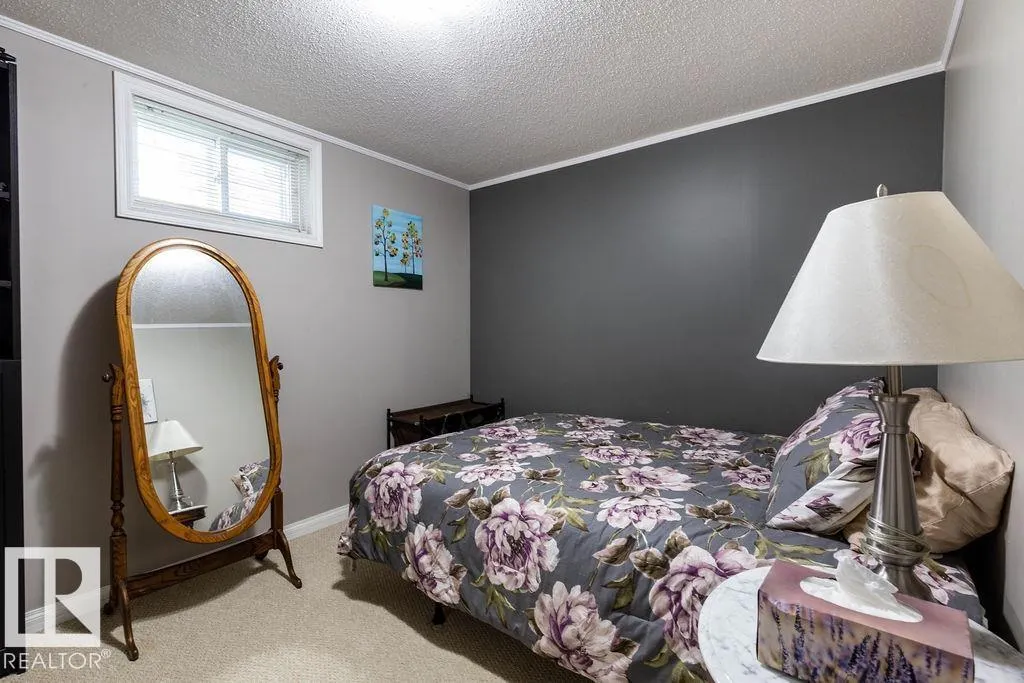 8916 148 ST NW