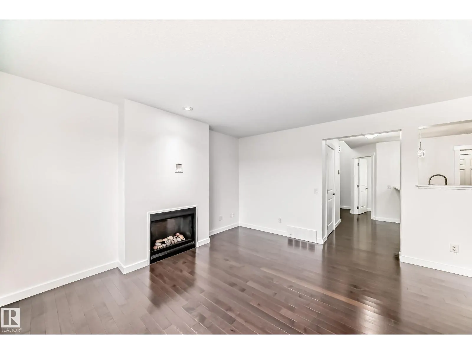 359 SIMMONDS WY