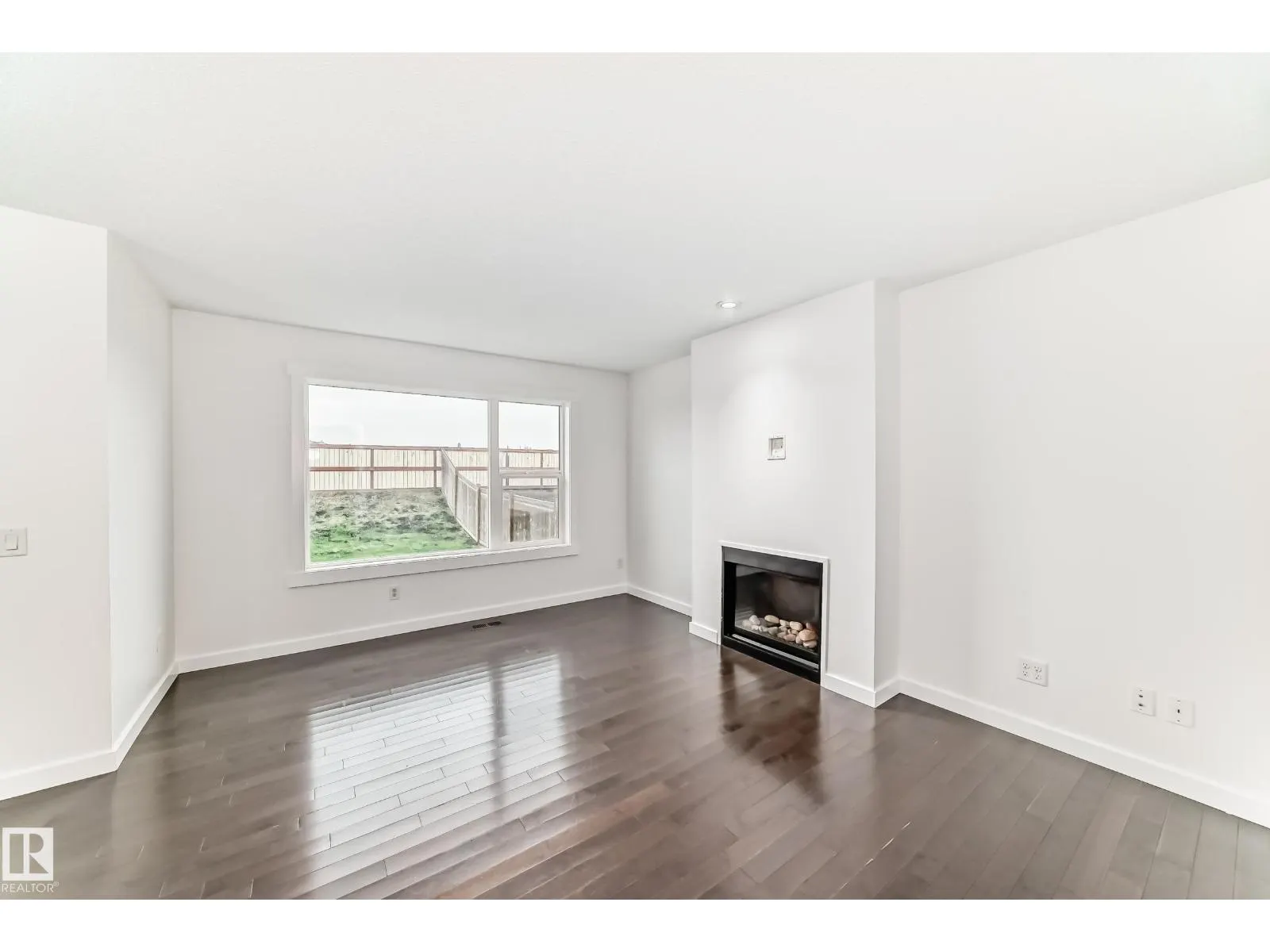 359 SIMMONDS WY