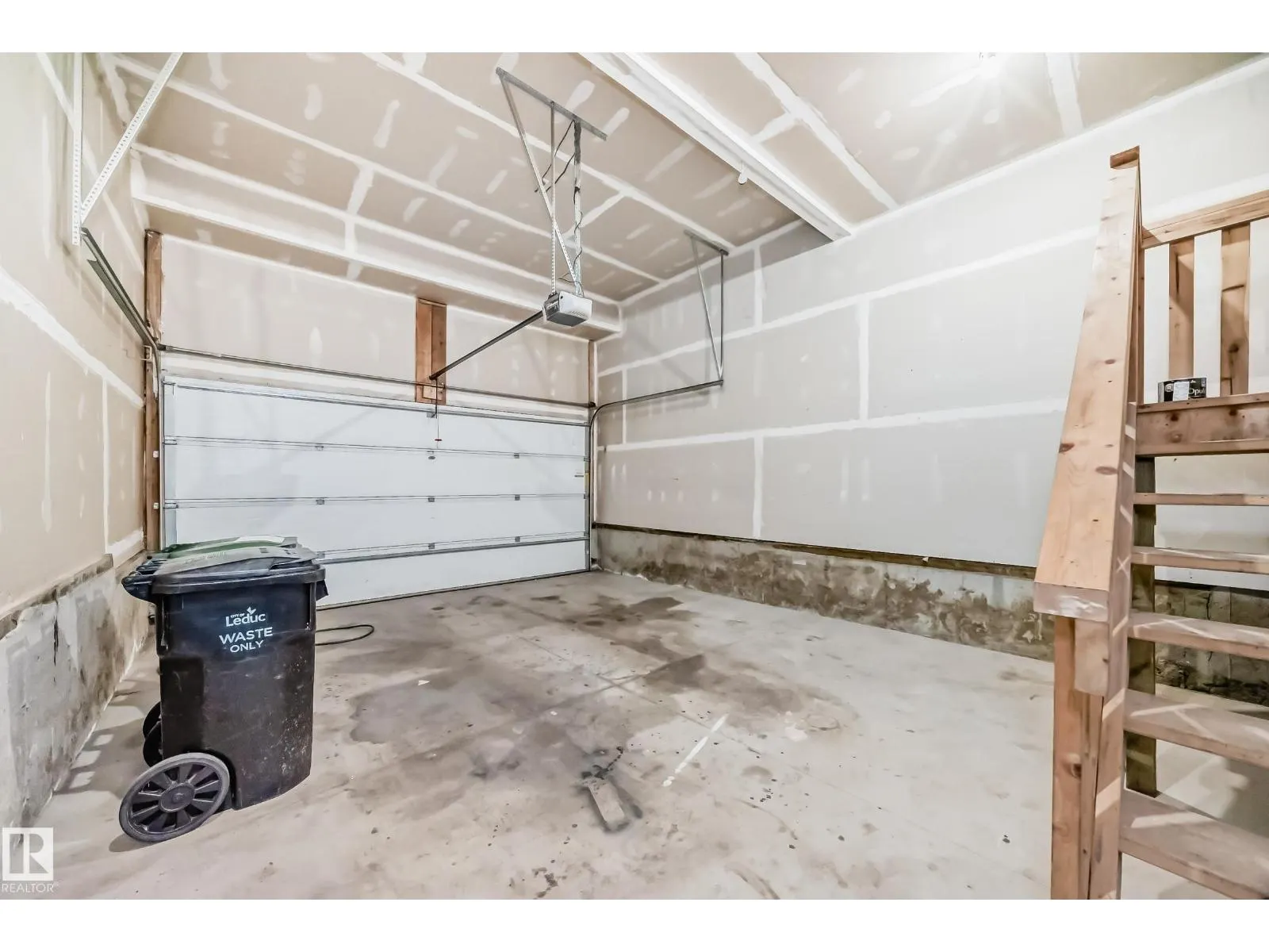 359 SIMMONDS WY
