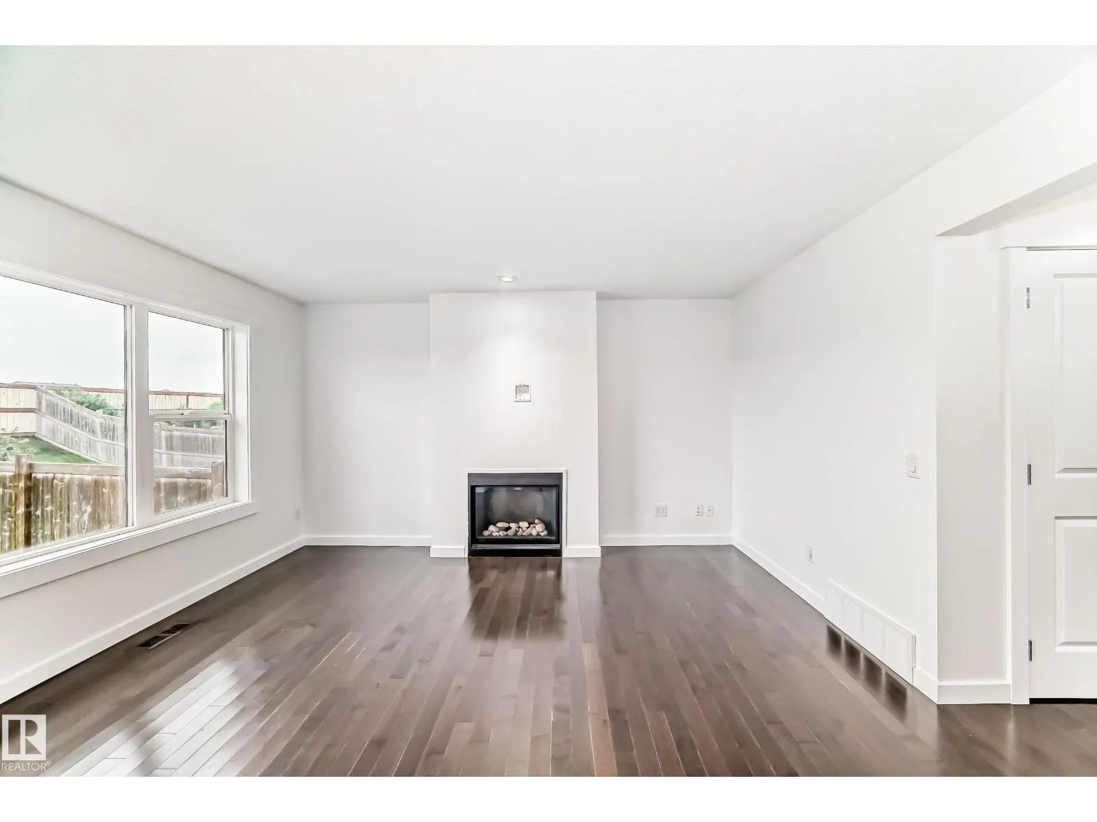 359 SIMMONDS WY
