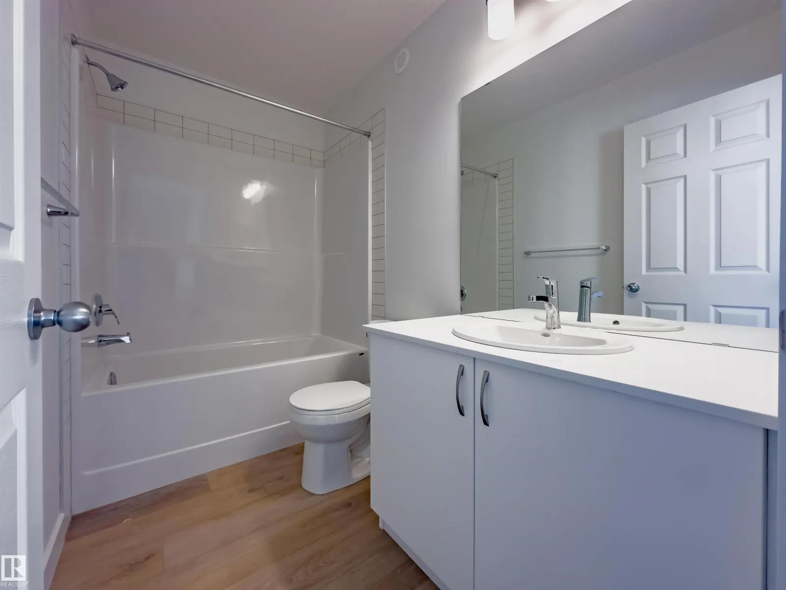 2128 210 ST NW