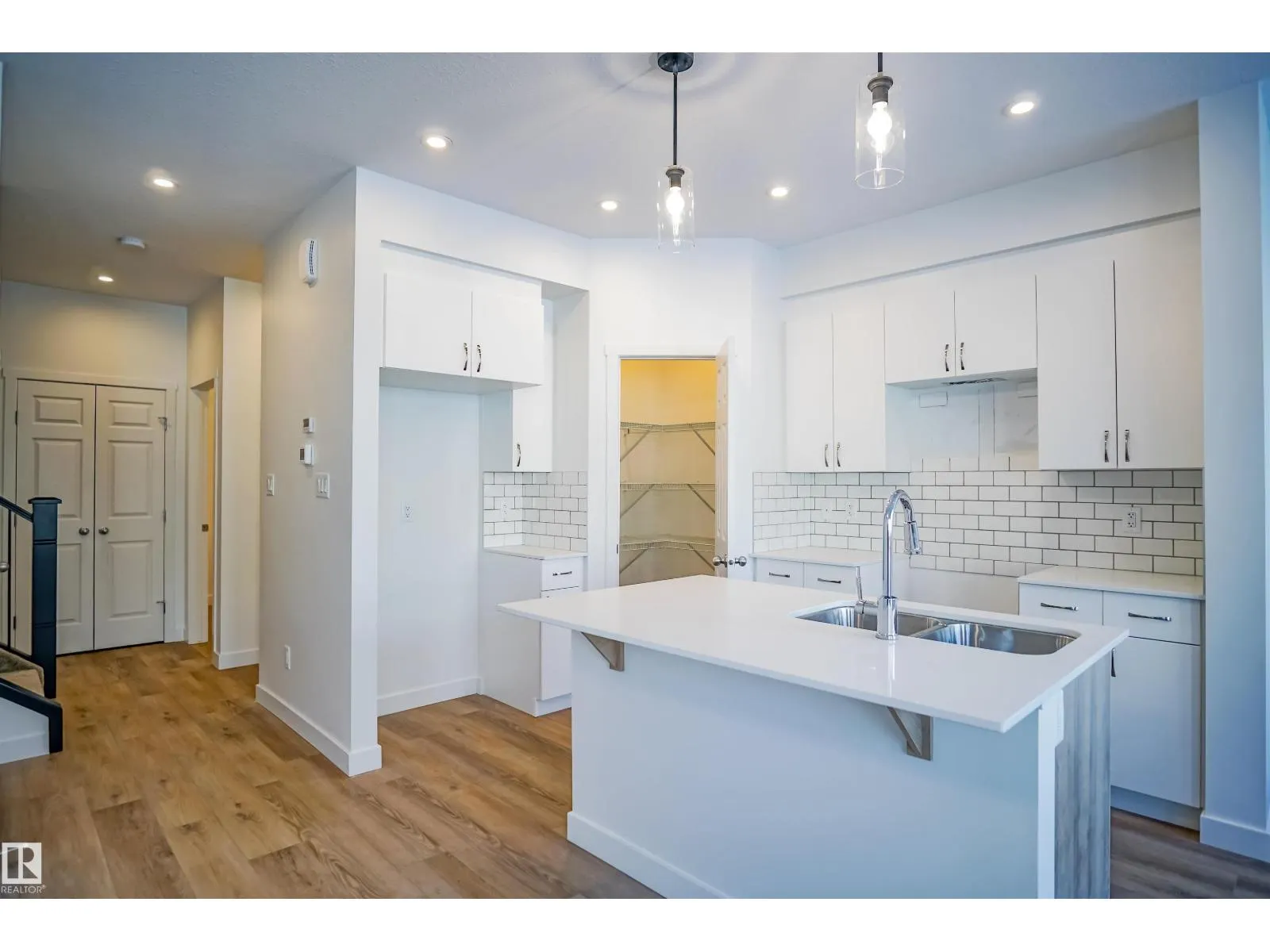 2128 210 ST NW