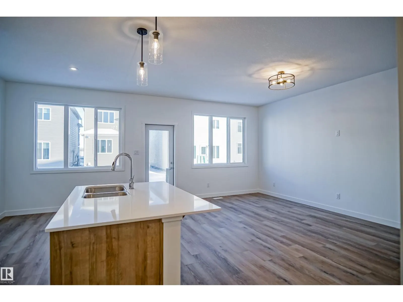 2128 210 ST NW
