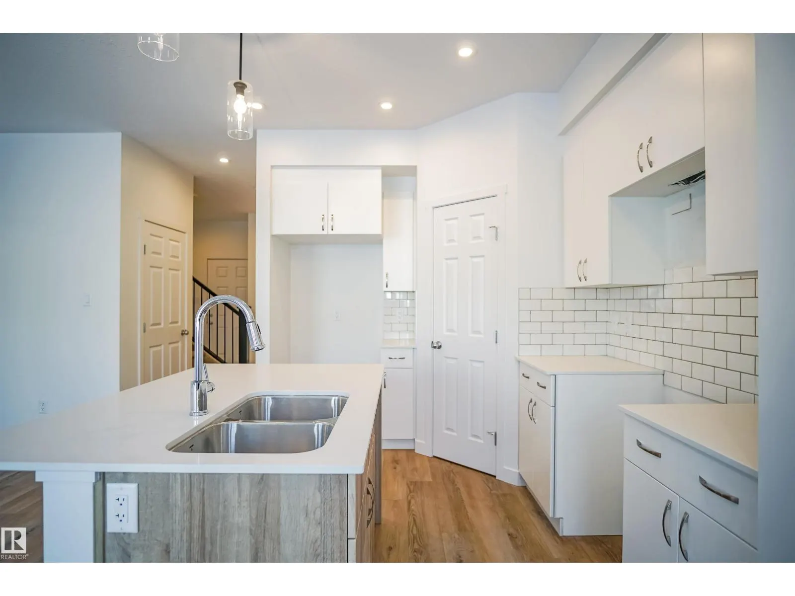 2128 210 ST NW