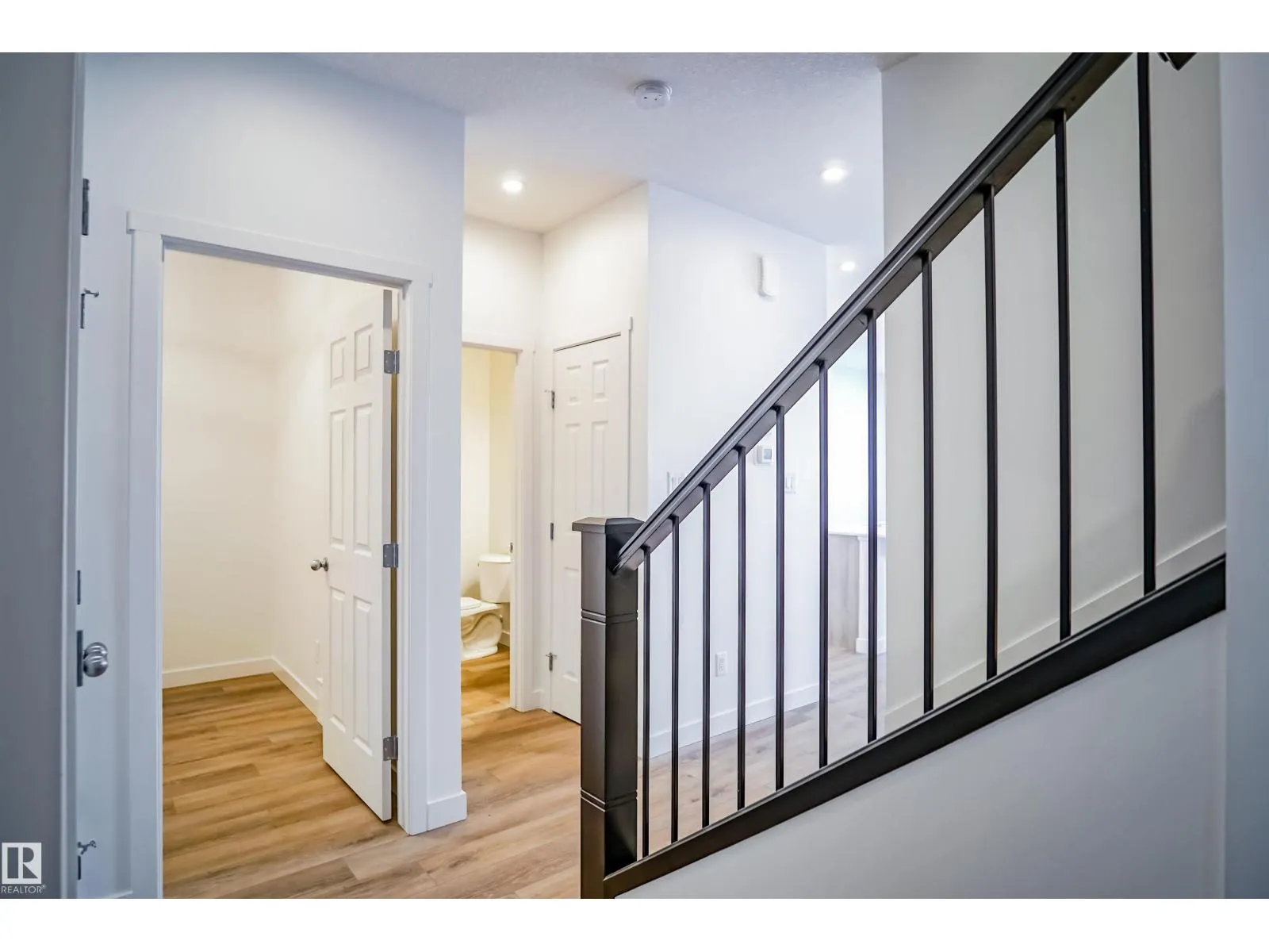 2128 210 ST NW