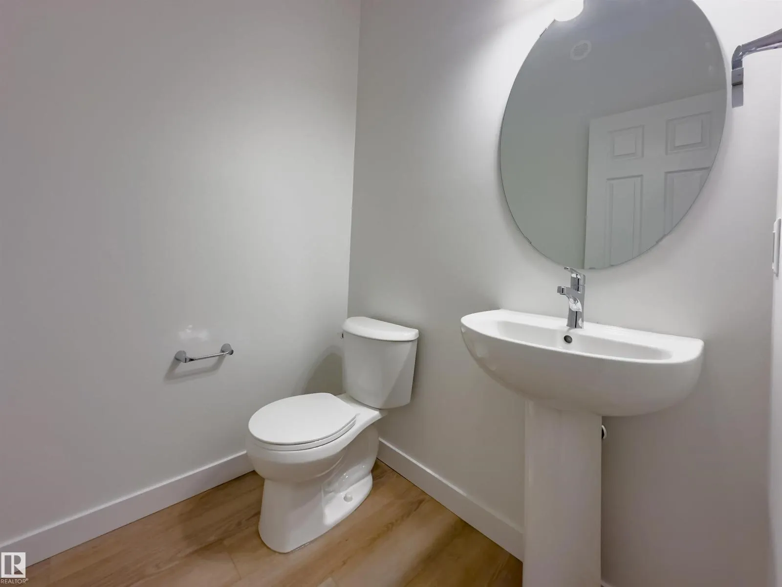 2128 210 ST NW