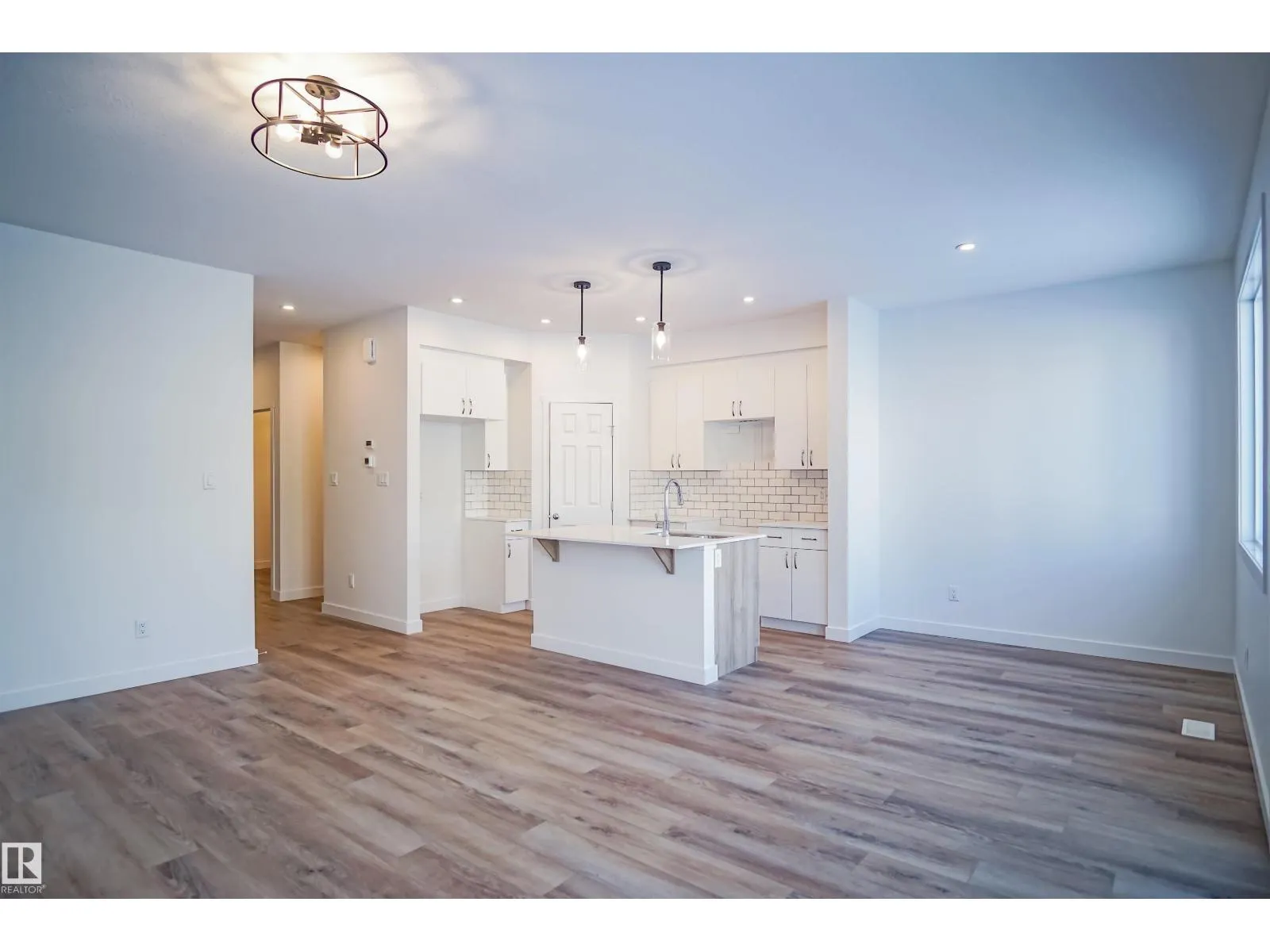 2128 210 ST NW