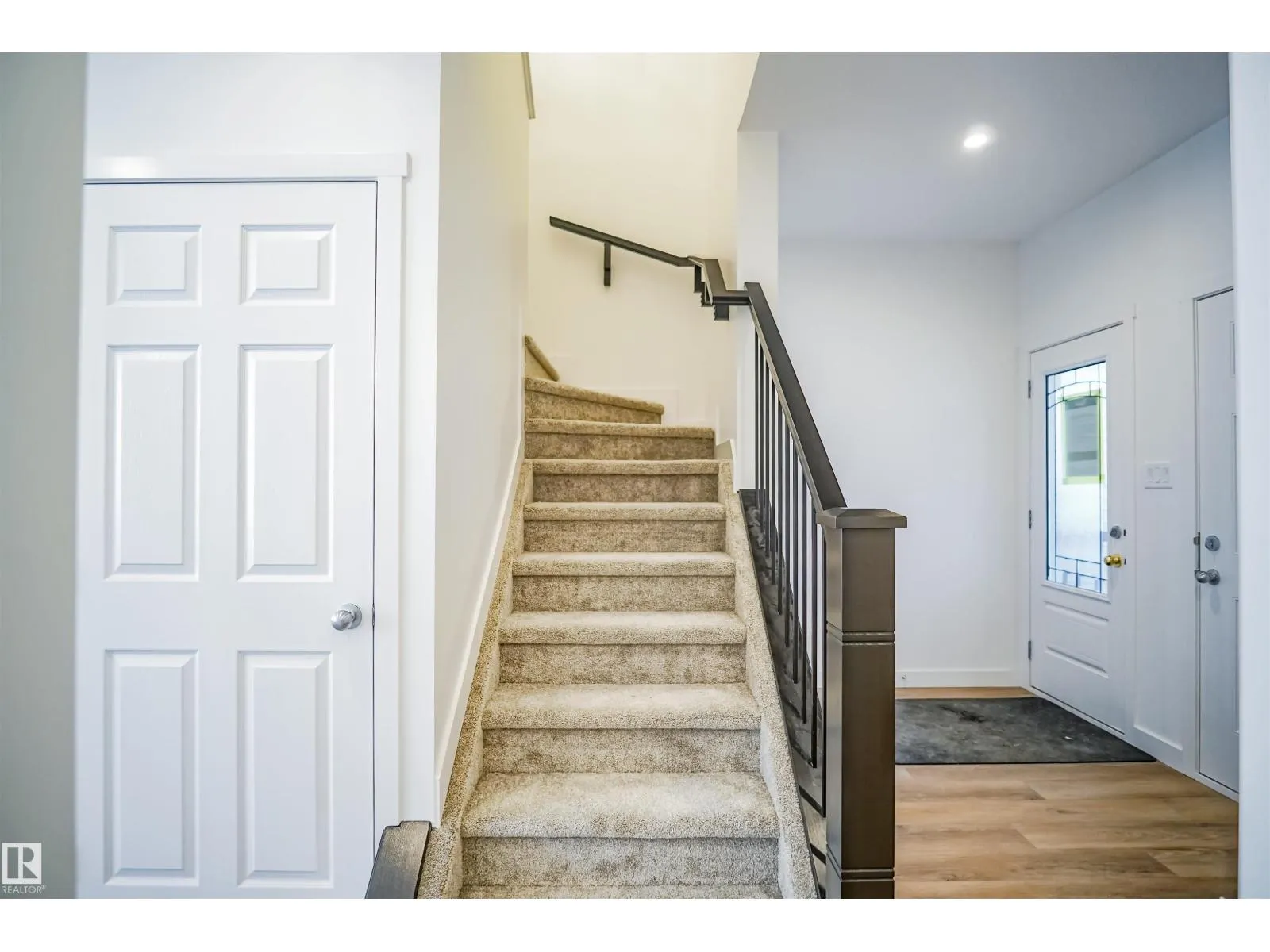 2128 210 ST NW