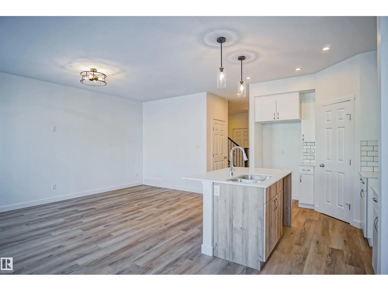 2128 210 ST NW