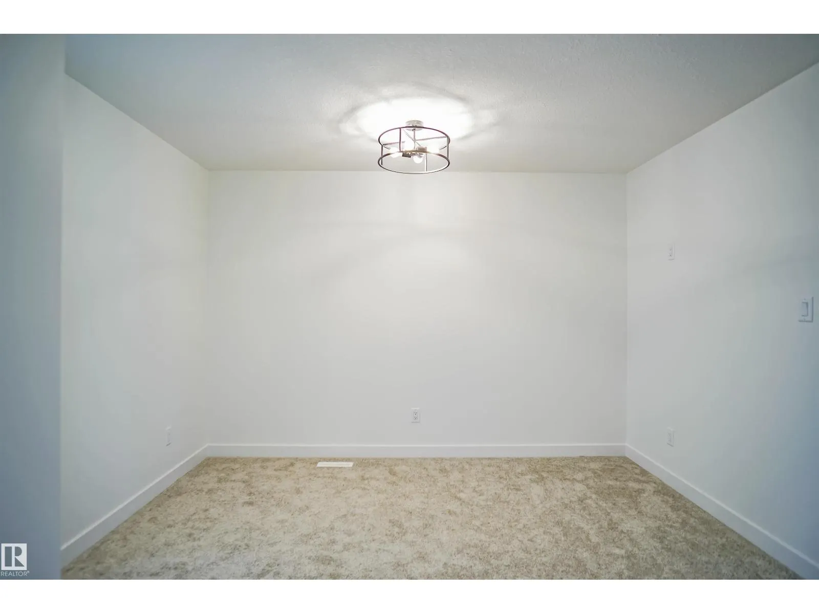 2128 210 ST NW
