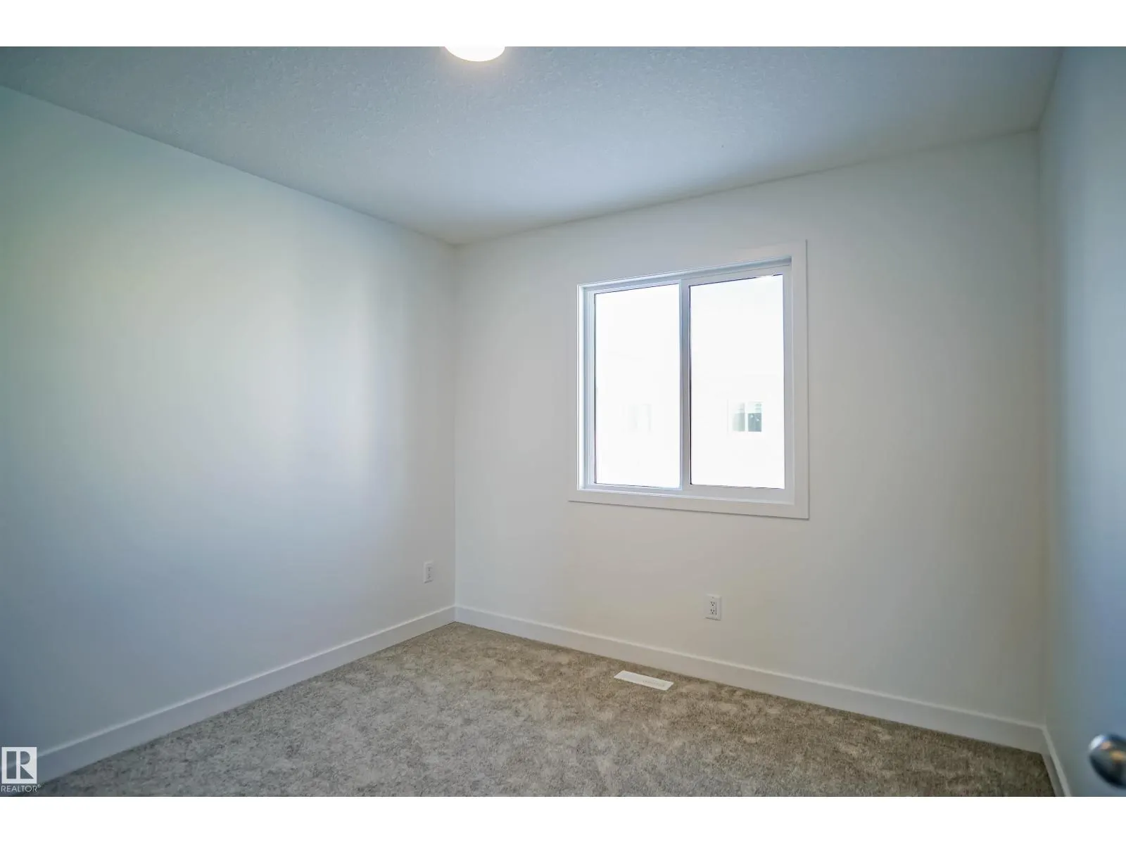 2128 210 ST NW