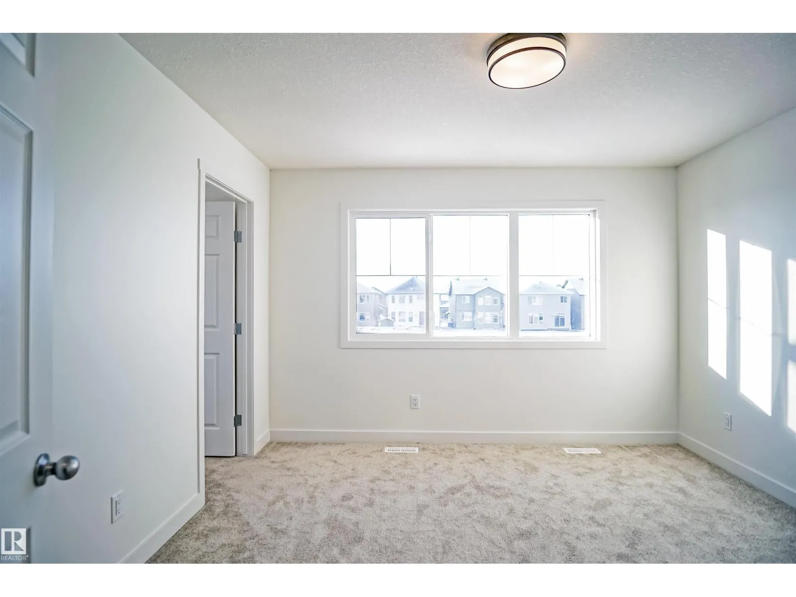 2128 210 ST NW