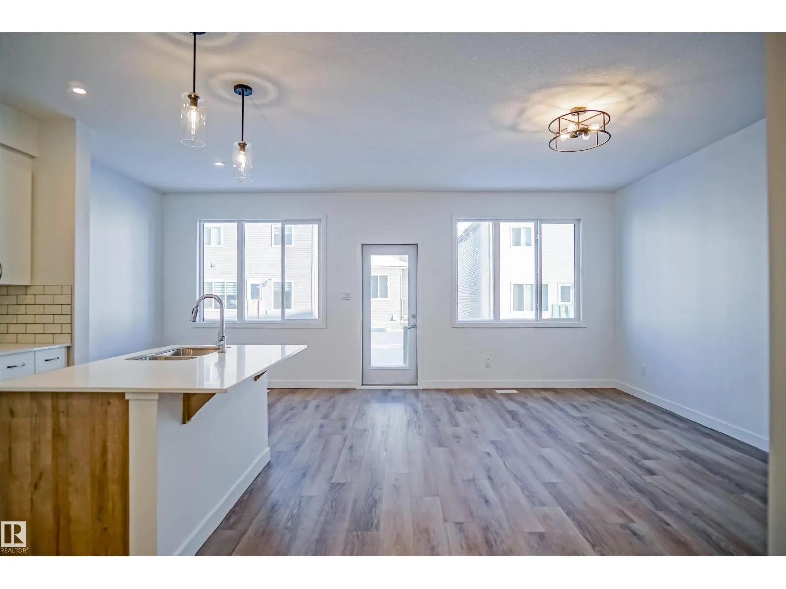 2128 210 ST NW