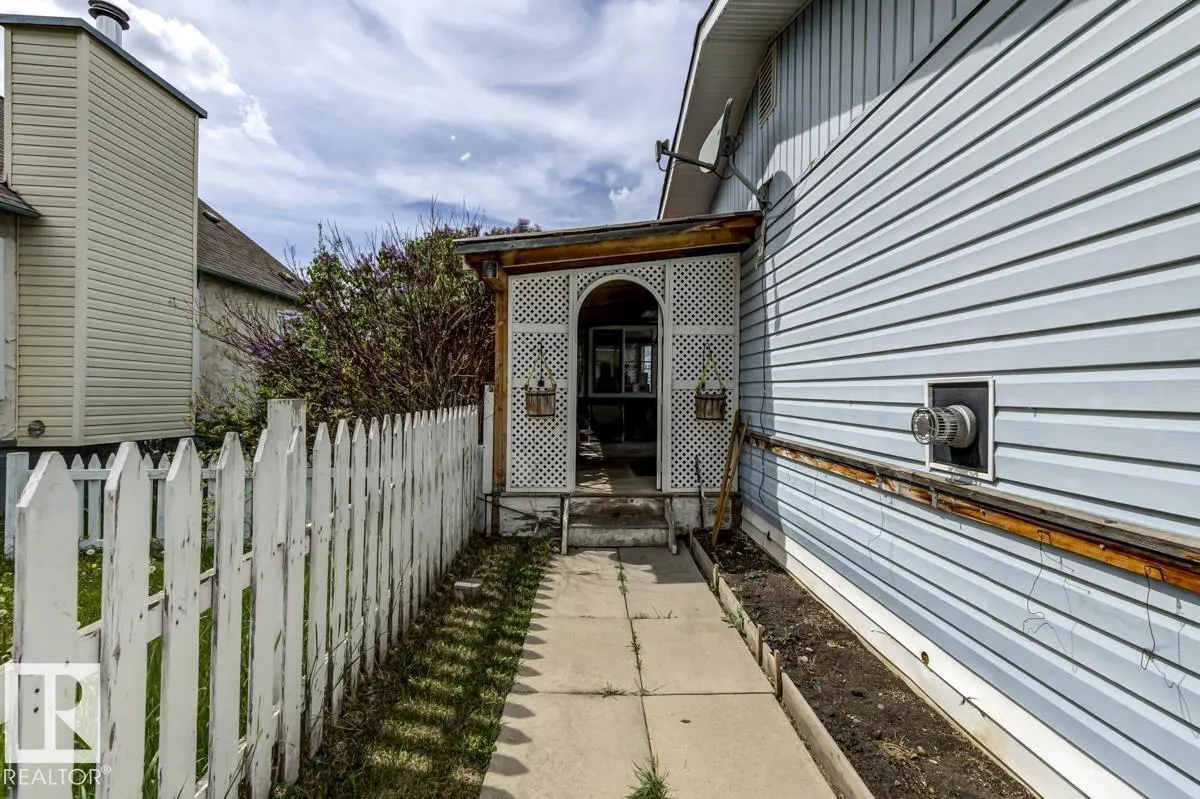 #70 54569 RGE ROAD 215