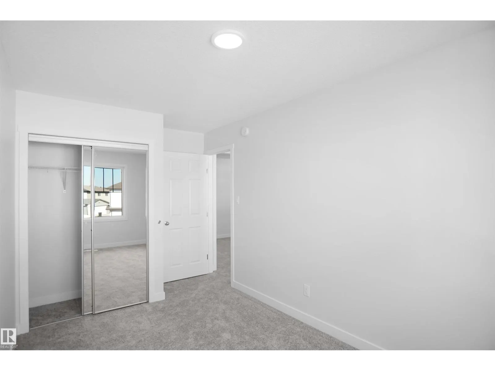 2124 210 ST NW