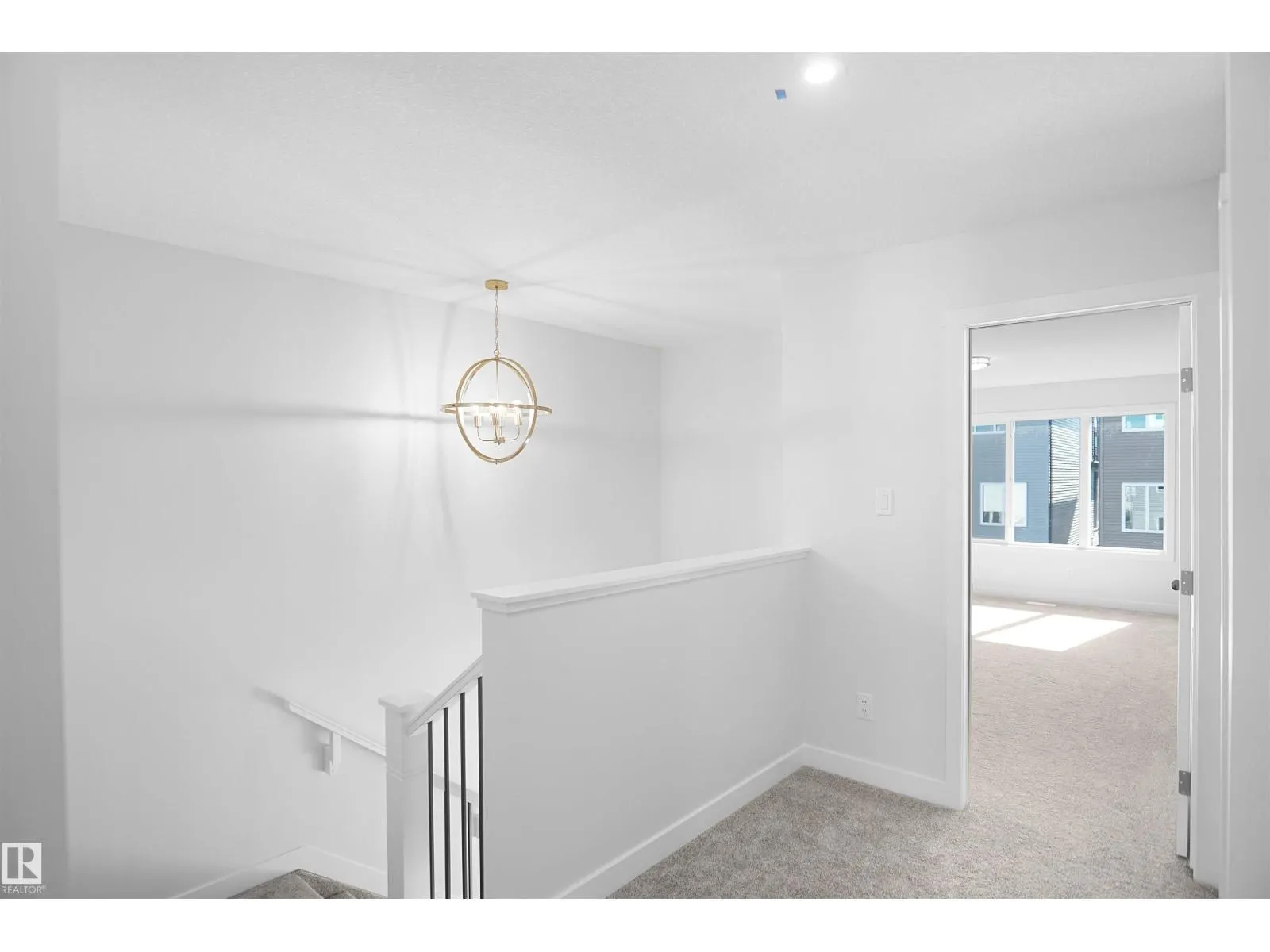 2124 210 ST NW