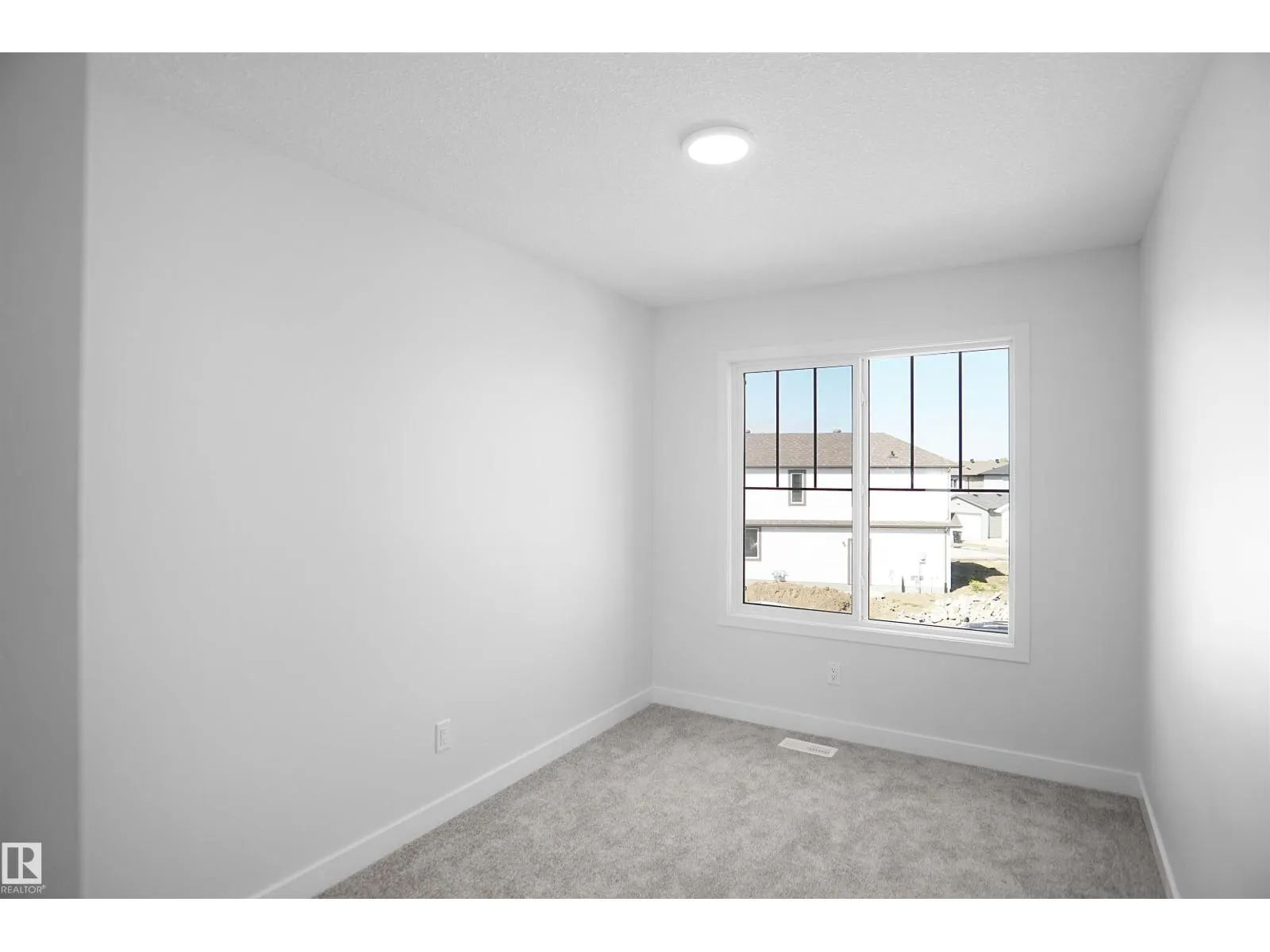 2124 210 ST NW