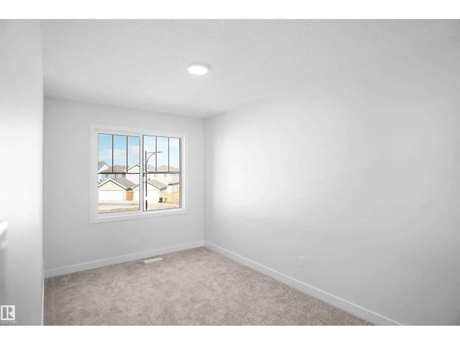 2124 210 ST NW