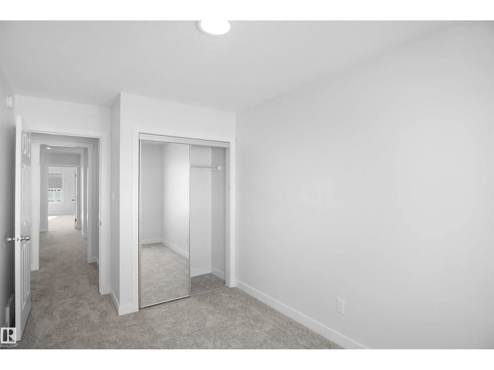 2124 210 ST NW