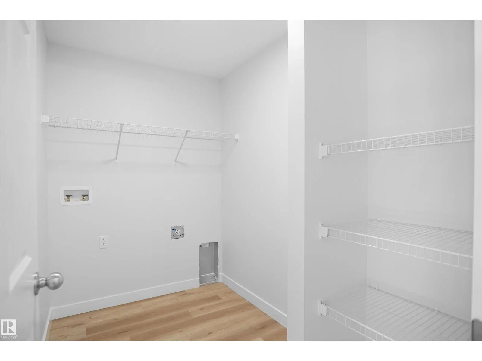 2124 210 ST NW