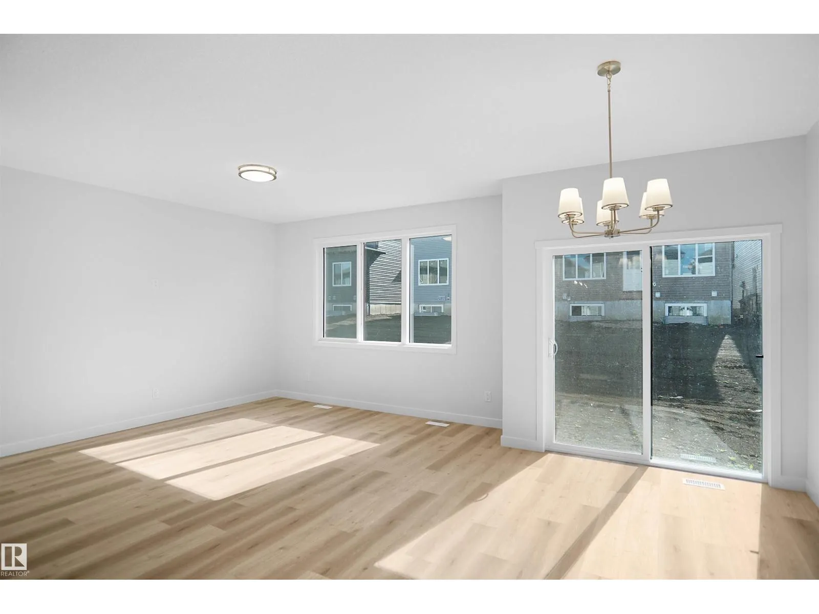 2124 210 ST NW