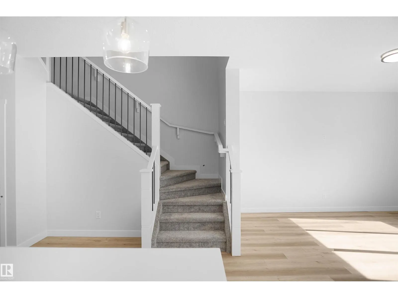 2124 210 ST NW