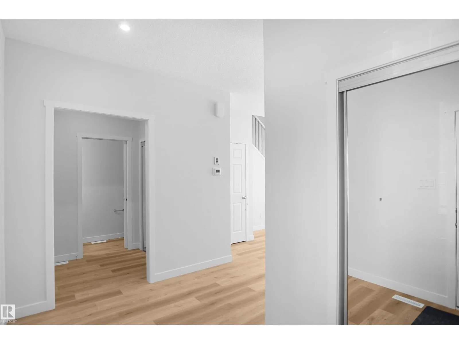 2124 210 ST NW