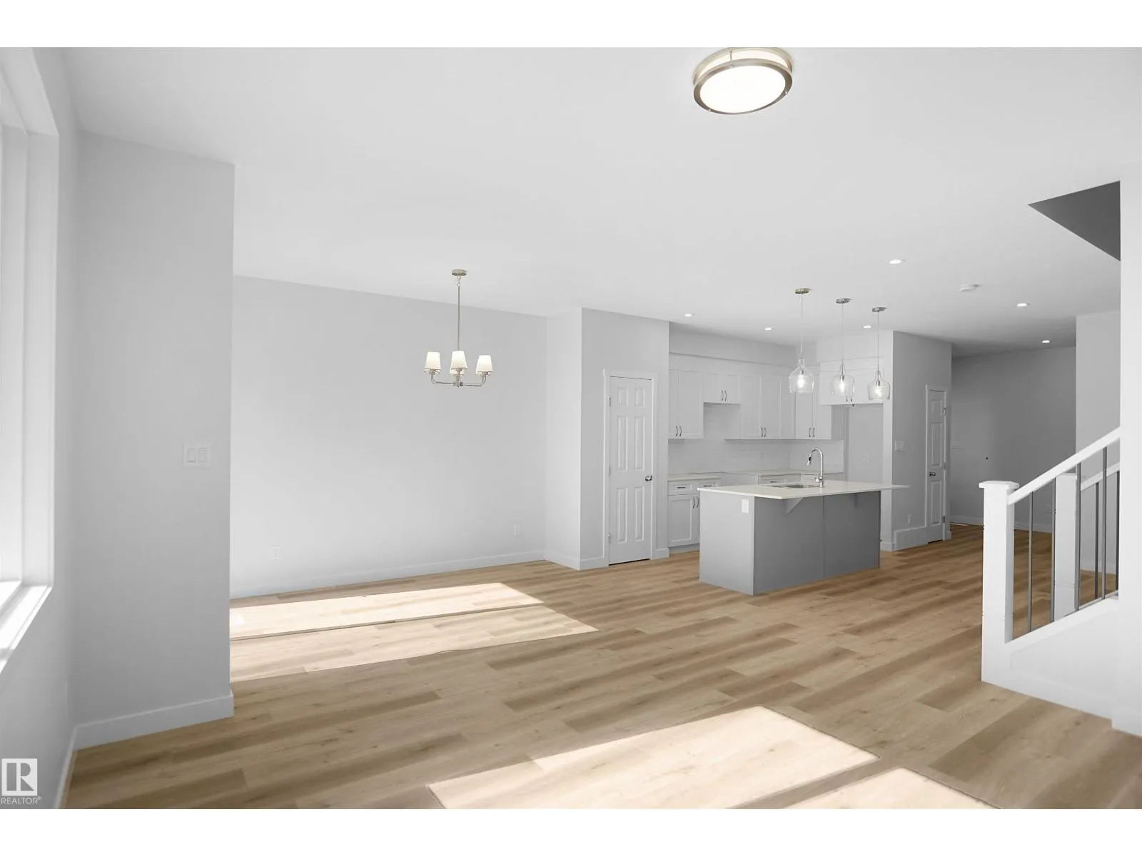 2124 210 ST NW