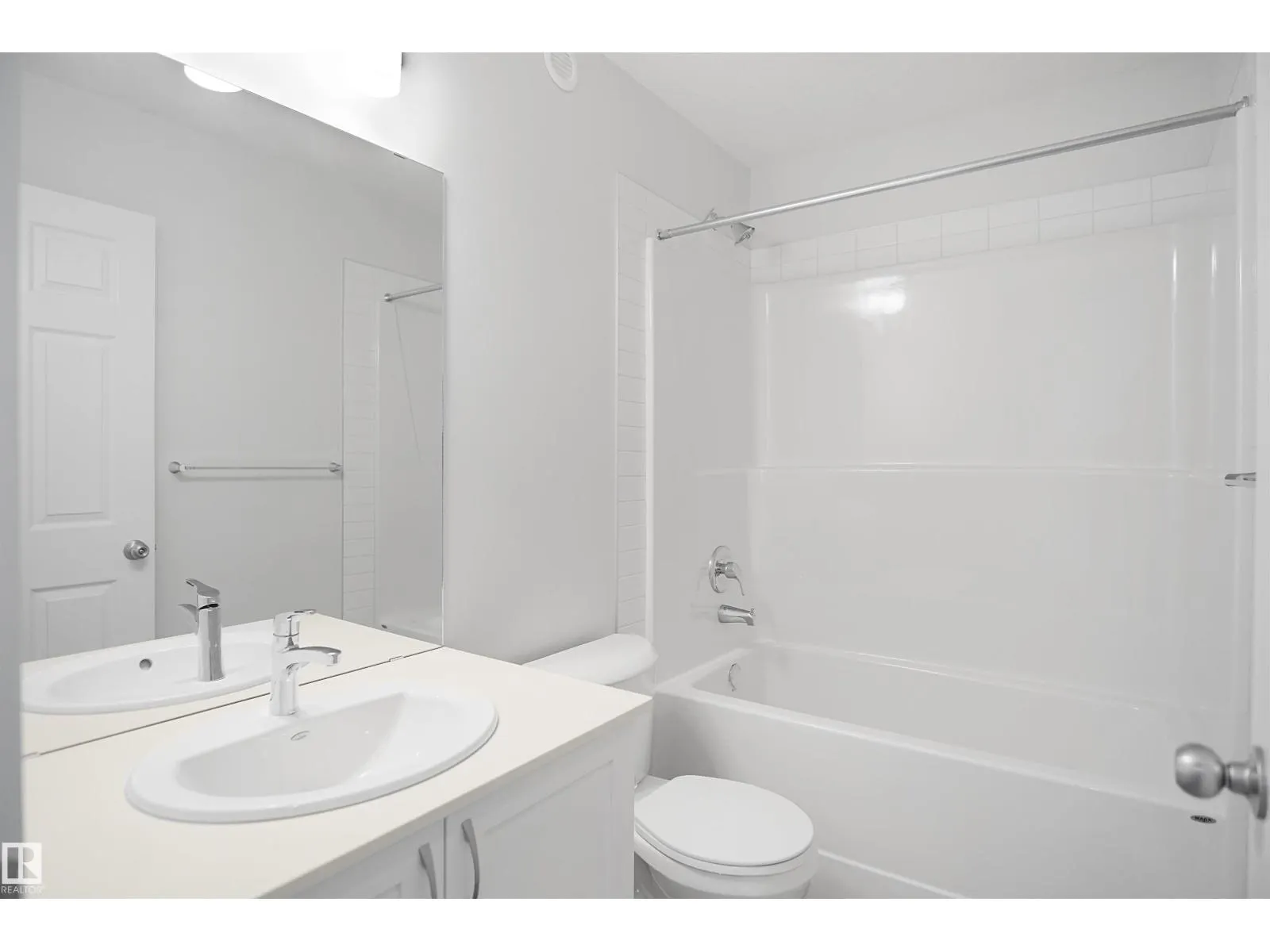 2124 210 ST NW