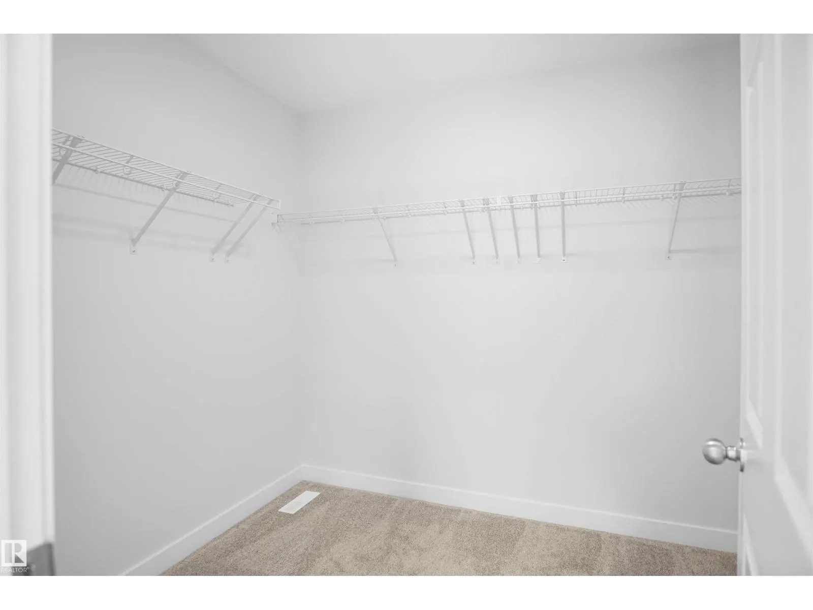 2124 210 ST NW